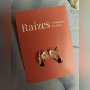 Raízes Floral Earrings with Pearls and Crystals